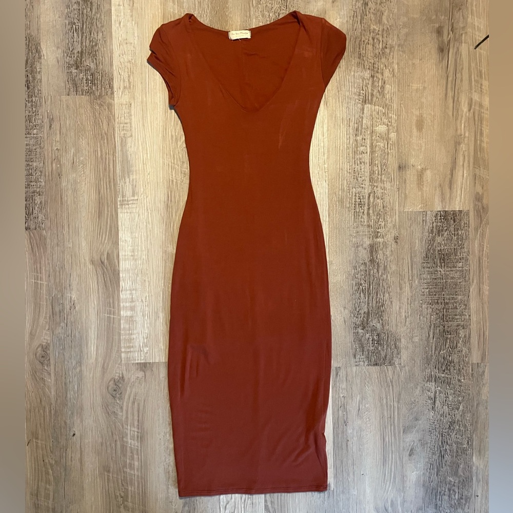 Cozy See You Monday Terracotta Stretchy V Neck Midi Dress XS